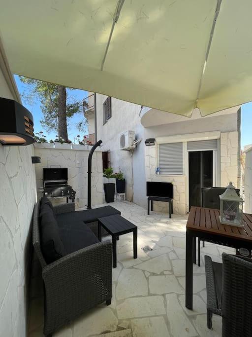 Seaesta Holiday- Modern Studio Apartment Trogir Exterior photo